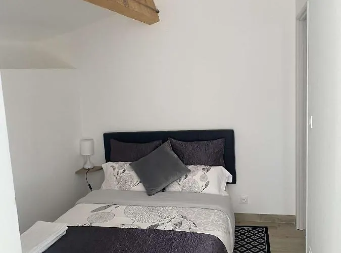 Bel Au Coeur Du Village De *